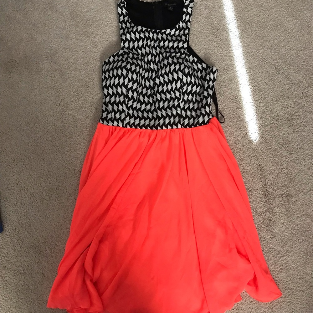 Jodi Kristopher size 7 two patterned dress
